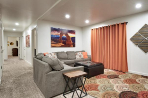 6A Family Friendly RedCliff Condo POOL & HOT TUB (Pet Friendly)